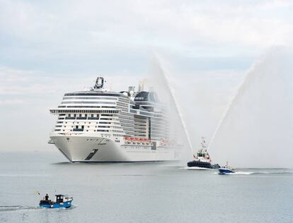 El MSC Meraviglia arriba al puerto francés de Le Havre para su bautizo, el 2 de junio pasado.