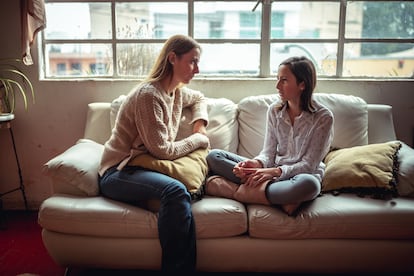 La serenidad y la empatía son claves para los padres a la hora de comunicarse con un hijo adolescente.