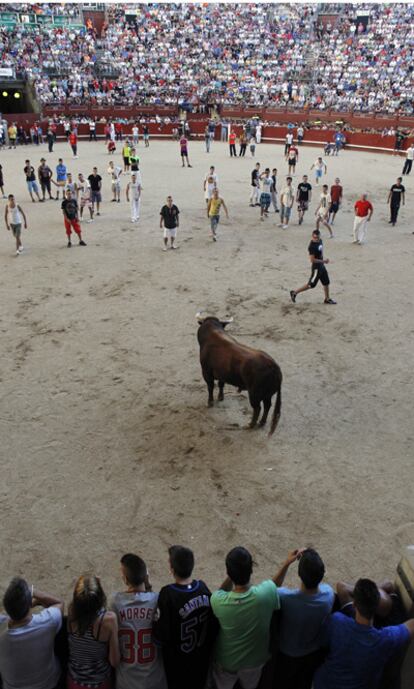 Primer día de los encierros en la plaza de toros de La Cubierta por las fiestas de Leganés.