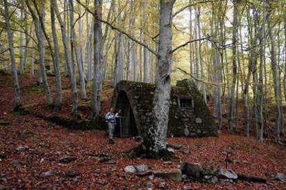 Un refugio de montaña próximo a la fuente de la Teja, en el interior del hayedo de la Dehesa del Moncayo, Aragón