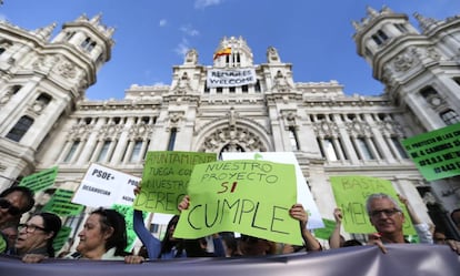 Manifestación de los cooperativistas de Cuatro Caminos frente al Palacio de Cibeles la semana pasada.