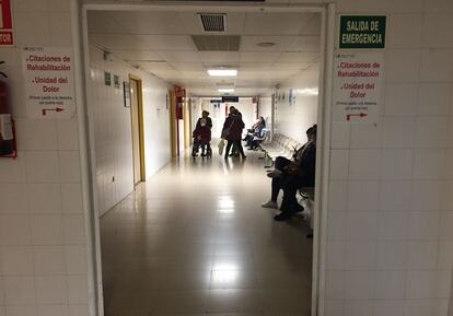  Imagen de un pasillo en el hospital La Paz, en Madrid. 