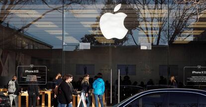 Vista exterior de la nueva tienda Apple reubicada en Walnut Creek, California (EE UU).