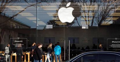 Vista exterior de la nueva tienda Apple reubicada en Walnut Creek, California (EE UU).