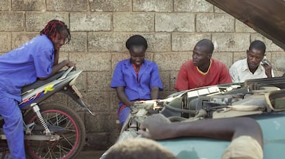 Fotograma de la película 'Ouaga girls', de Theresa Traore Dahlberg. 