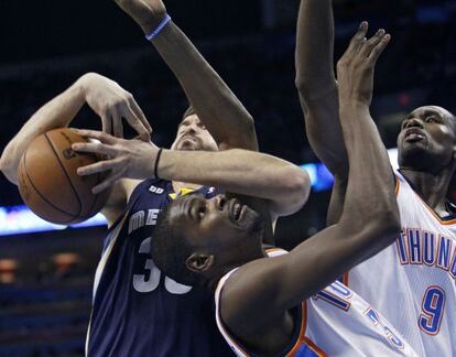 Marc Gasol, ante Durant e Ibaka.
