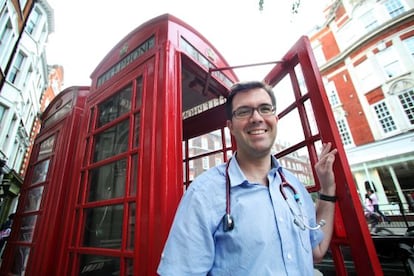 Sergi Ortiz-Alinque, m&eacute;dico de familia, trabaja en un centro de salud de Londres. De momento no tiene pensado volver a Espa&ntilde;a aunque tiene plaza de funcionario.