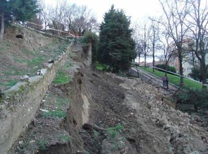 Parte de la muralla de Felipe IV caída en la zona de Las Vistillas.