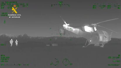 Cazado en el aire un ‘narcohelicóptero’ con 800 kilos de hachís 