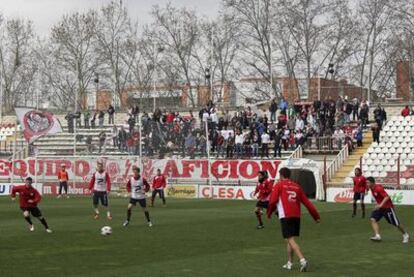 Rayo Vallecano players training before a match.