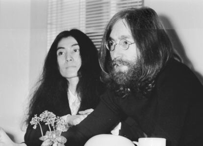 John Lennon y Yoko Ono, en Londres en mayo de 1969.