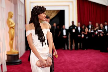 El punto de inflexión en la carrera de Law Roach (y de Zendaya) fue el vestido blanco de Vivienne Westwood que ella llevó, con rastas en la cabeza, a la ceremonia de los Oscar en 2015.