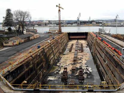 Dique seco de los astilleros de Navantia en Fene.