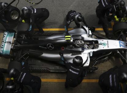 Bottas realiza una parada en boxes.