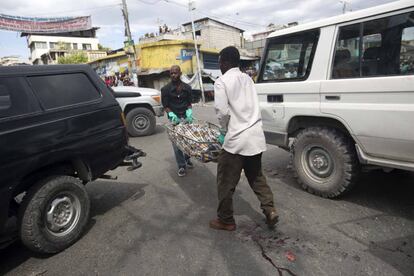 El cos de la monja Isabel Sola Matas a Port-au-Prince.