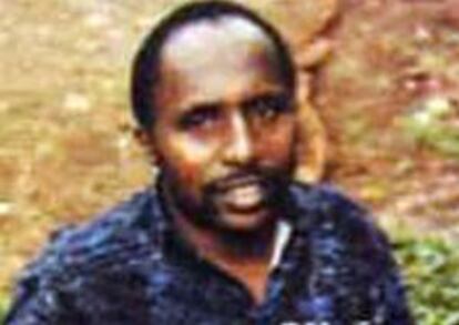 El excapitán, Pasal Simbikangwa, en una foto difundida por Interpol.