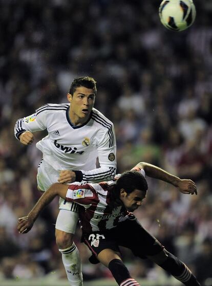 Ronaldo marca el 0 a 2 anticipandose a Ramalho.