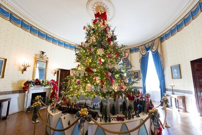 The official Christmas tree of the White House, in the Blue Room, bears signs with the names of all the States and territories and the District of Columbia.