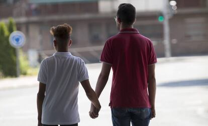 La pareja gay agredida en Fuenlabrada, en una imagen del pasado domingo.