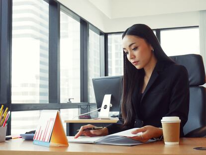 Seis años encadenando becas no bastan para probar una relación laboral encubierta