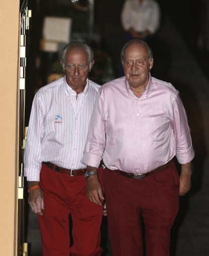 El Rey Juan Carlos en Palma de Mallorca, junto a su amigo José Cusí, el 5 de agosto de 2010