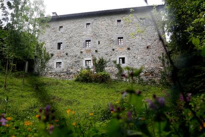 Imagen del caserío donde el arrestado retenía a la mujer en Villabona (Gipuzkoa)