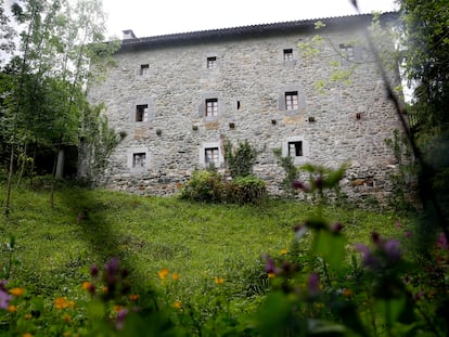 Imagen del caserío donde el arrestado retenía a la mujer en Villabona (Gipuzkoa)