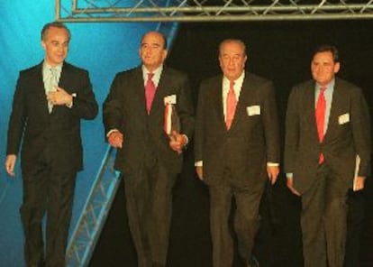 Ángel Corcóstegui, Emilio Botín, José María Amusátegui y Matías Rodríguez Inciarte, entran al pabellón donde se celebró la III Convención de Directivos.