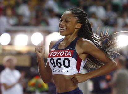 Allyson Felix sonríe tras ganar la final de 200 metros de los pasados Mundiales de Osaka.