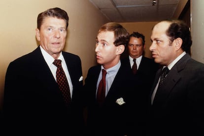 Roger Stone com Ronald Reagan em 1980.