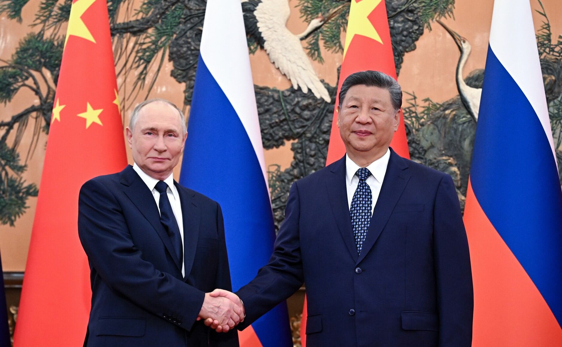 El presidente chino, Xi Jinping, y su homólogo ruso, Vladímir Putin, durante su encuentro este martes en Pekín.