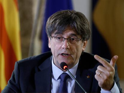 El 'expresident' de la Generalitat de Cataluña Carles Puigdemont, en una rueda de prensa tras su detención en Alguer (Italia), en octubre de 2021.