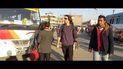 Osel Hita durante uno de sus viajes por el mundo, tras abandonar el templo budista donde creció.