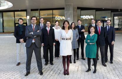 Equipo de préstamos sindicados de BBVA. De izquierda a derecha: Borja Buades Fuster, Jorge González Jacob, Miguel Castillo Gutiérrez, Pablo Amable González Taberna, Miriam Ríos Agudo, María Luz Campo Cuesta, Maite Vizán Pérez, Emilio López Fernández, Isabel Lacruz, Pablo Arsuaga Arana, Borja Sáez de Montagut y Luis Léniz Vidal.