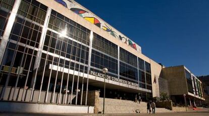 Fachada principal del palacio de congresos.