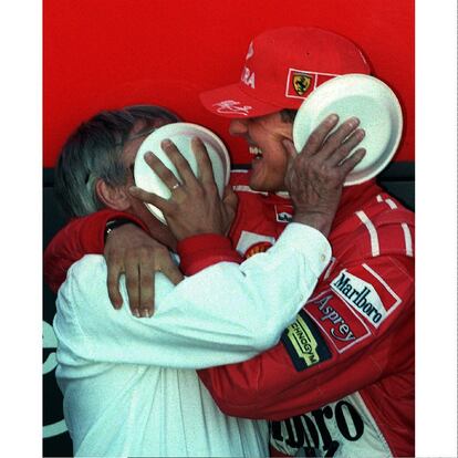 Automovilismo,El corredor de F-1, Michael Schumacher, celebra a tartazo limpio sus 100 victorias en un gran premio de la Fórmula 1, con el presidente de la asociación de constructores Bernie Ecclestone FOCA President Bernie Ecclestone. left. and German driver Michael Schumacher smash cakes into each other's faces following a ceremony to honour Schumacher for his 100th Formula 1 Grand Prix at the Nuerburgring track, western Germany, Friday, Sept.26,1997. The Formula 1 Grand Prix of Luxembourg  is due to be raced here on Sunday. (AP Photo/Roland Weihrauch)