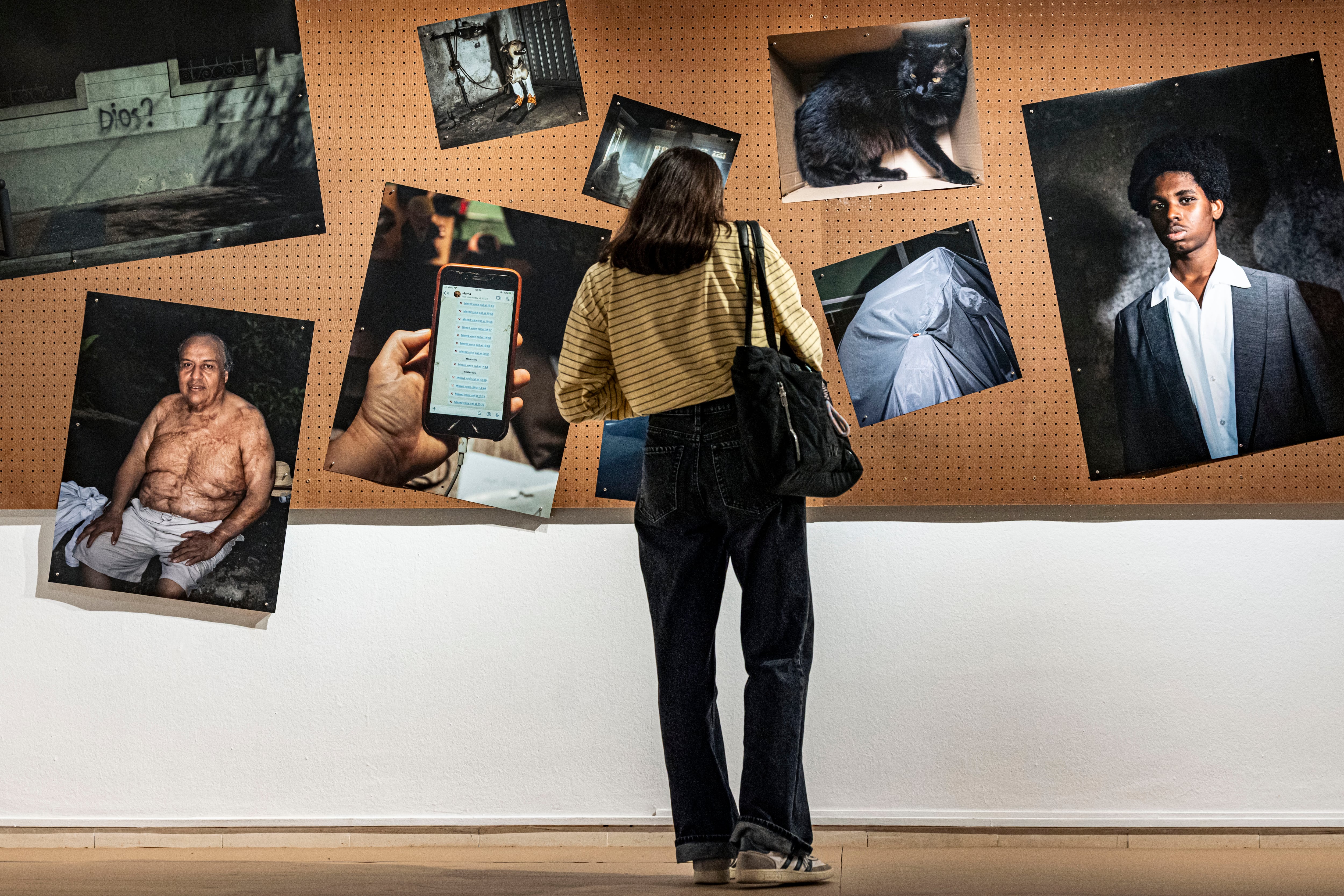 Una perspectiva de la exposición de Cristina de Middel en el IVAM.