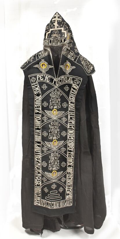 Vestido de un monje Schematic de Rusia. Finales del siglo XIX, principios del 20. Hecho en seda, satín, algodón y lana.