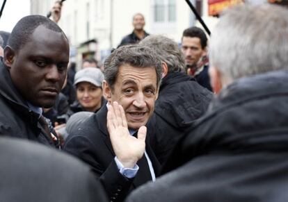 El presidente Nicolas Sarkozy en campaña en Drancy (en las afueras de París).