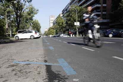 Zona de estacionamiento en el Paseo de Pintor Rosales, en Madrid.