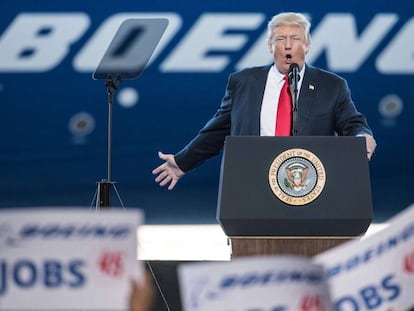 Donald Trump, este viernes, en la planta de Boeing en Carolina del Sur.