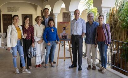 Presentación de Mitin, este miércoles en Sevilla en el Espacio Santa Clara con Ricardo Iniesta (segundo por la derecha).