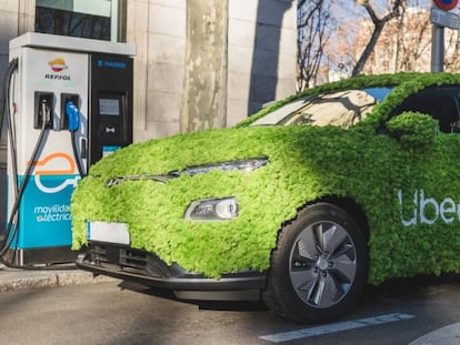 Uber se alía con Repsol y Santander y lanza en España su servicio de vehículos 100% eléctricos