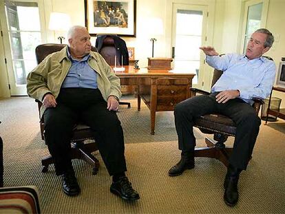 Ariel Sharon y George Bush, en el rancho tejano de este último el pasado mes de abril.