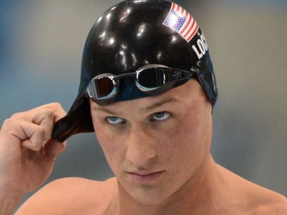 Ryan Lochte se prepara para la final de 200m libre.