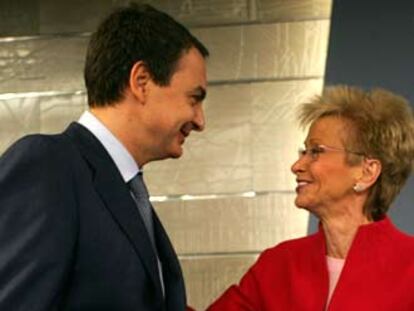 José Luis Rodríguez Zapatero y María Teresa Fernández de la Vega, antes de la rueda de prensa.