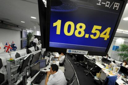 Oficina de intermediación bursátil en Tokio (Japón).