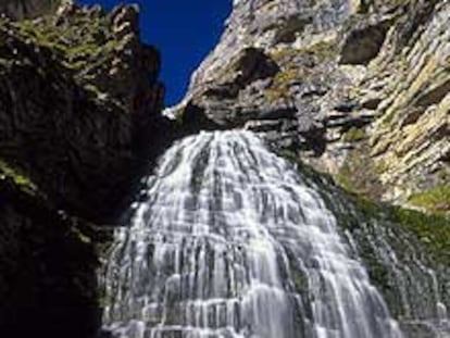 La Cola de Caballo, uno de los saltos de agua más destacados del parque nacional de Ordesa y Monte Perdido.