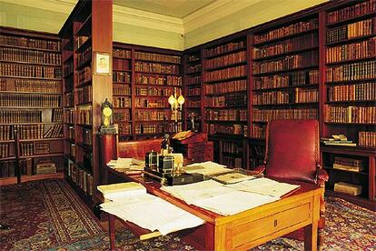 El despacho plagado de libros de la Casa Museo Pushkin (San Petersburgo), donde el poeta murió desangrado.
