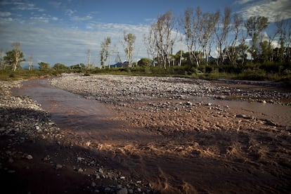 Tramo contaminado del río Sonora en la comunidad de Aconchi. En 2014 se registró el derrame de 40.000 metros cúbicos de desechos tóxicos en este cuerpo de agua por una falla en la infraestructura de la mina de Buenavista del Cobre, a cargo de Grupo México.